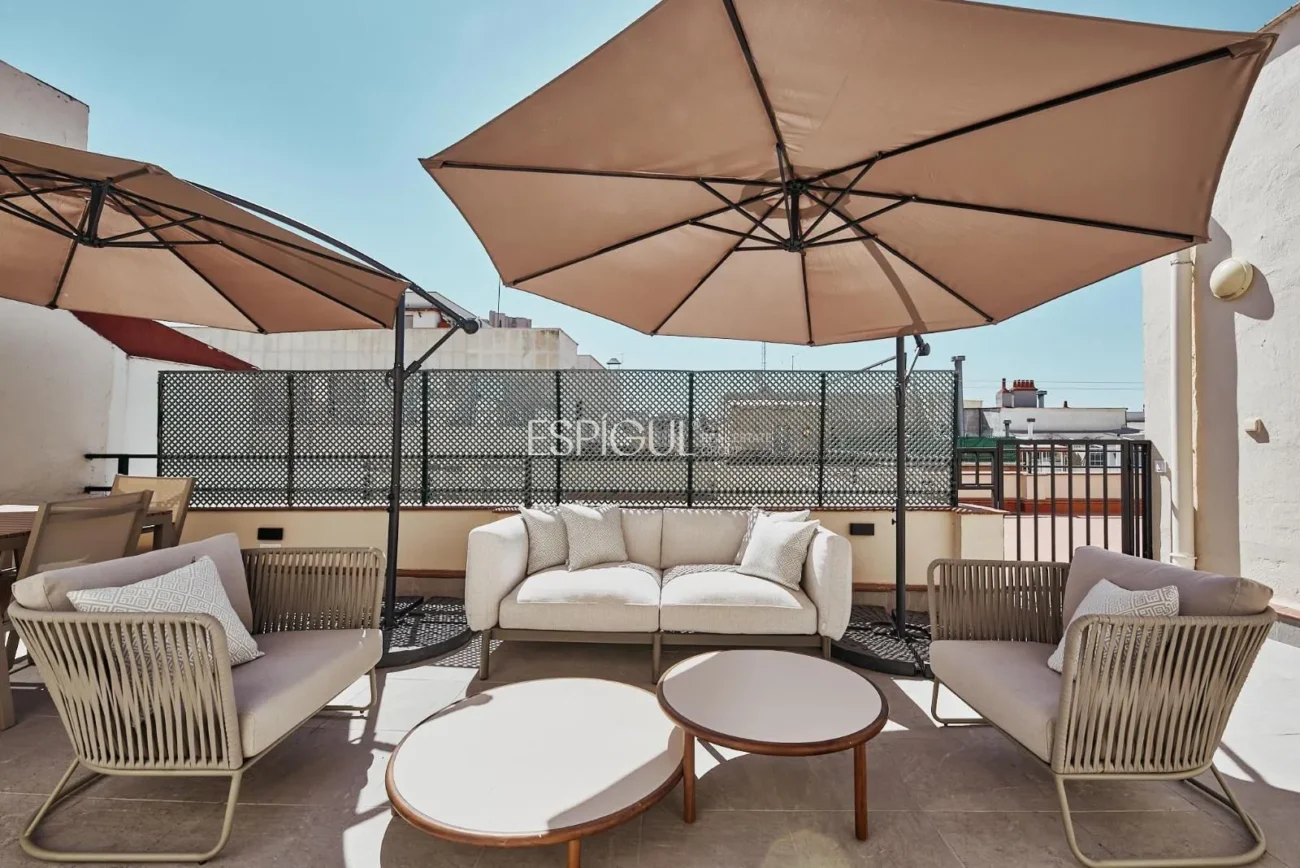 Encantador ático reformado en la sexta planta exterior de Calle Espartinas