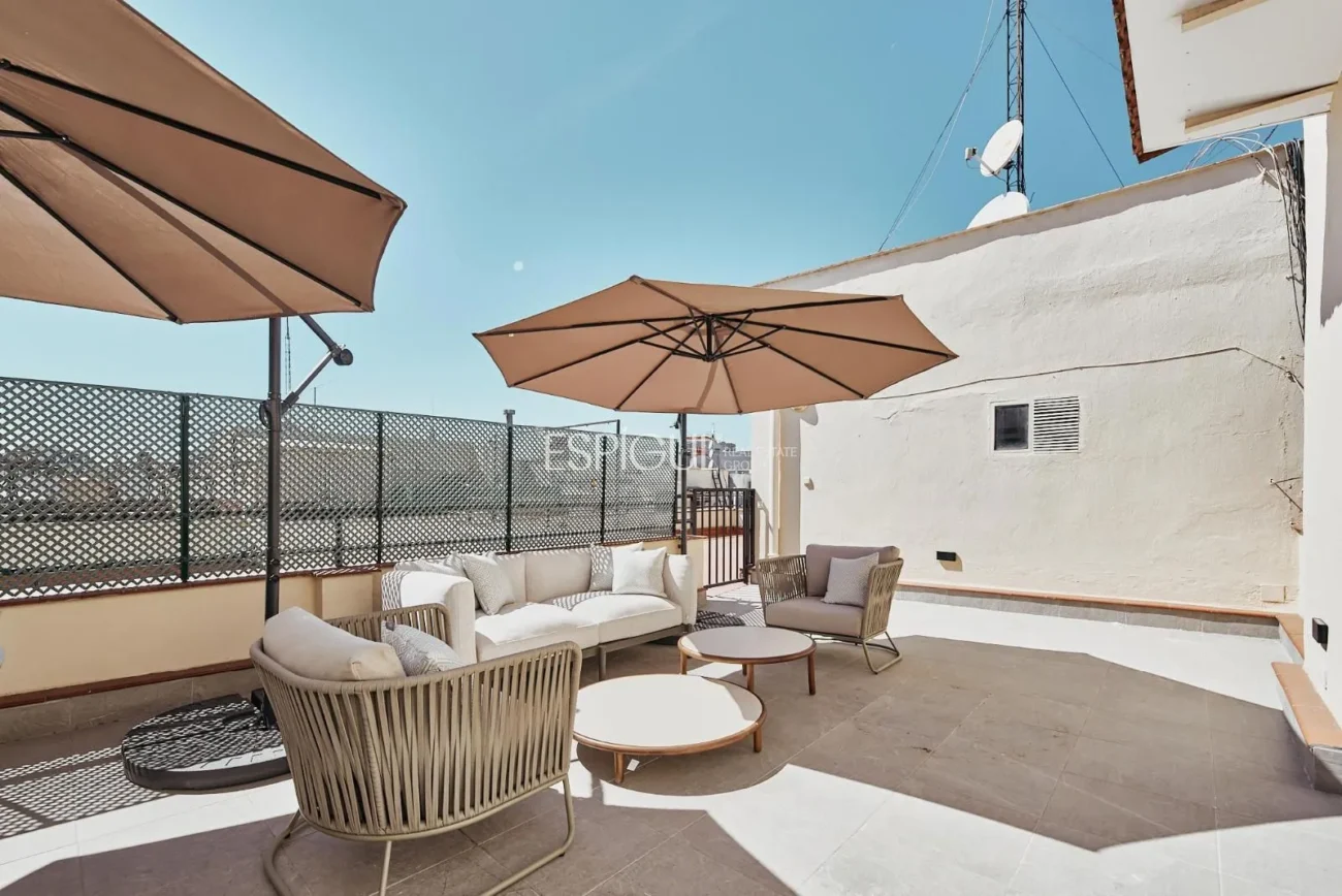 Encantador ático reformado en la sexta planta exterior de Calle Espartinas