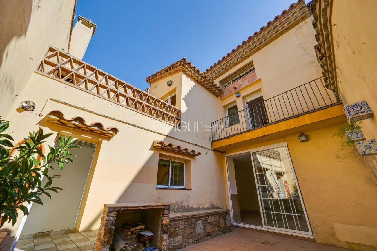 Encantadora casa de pueblo a pocos pasos del mar en Sant Feliu de Guíxols