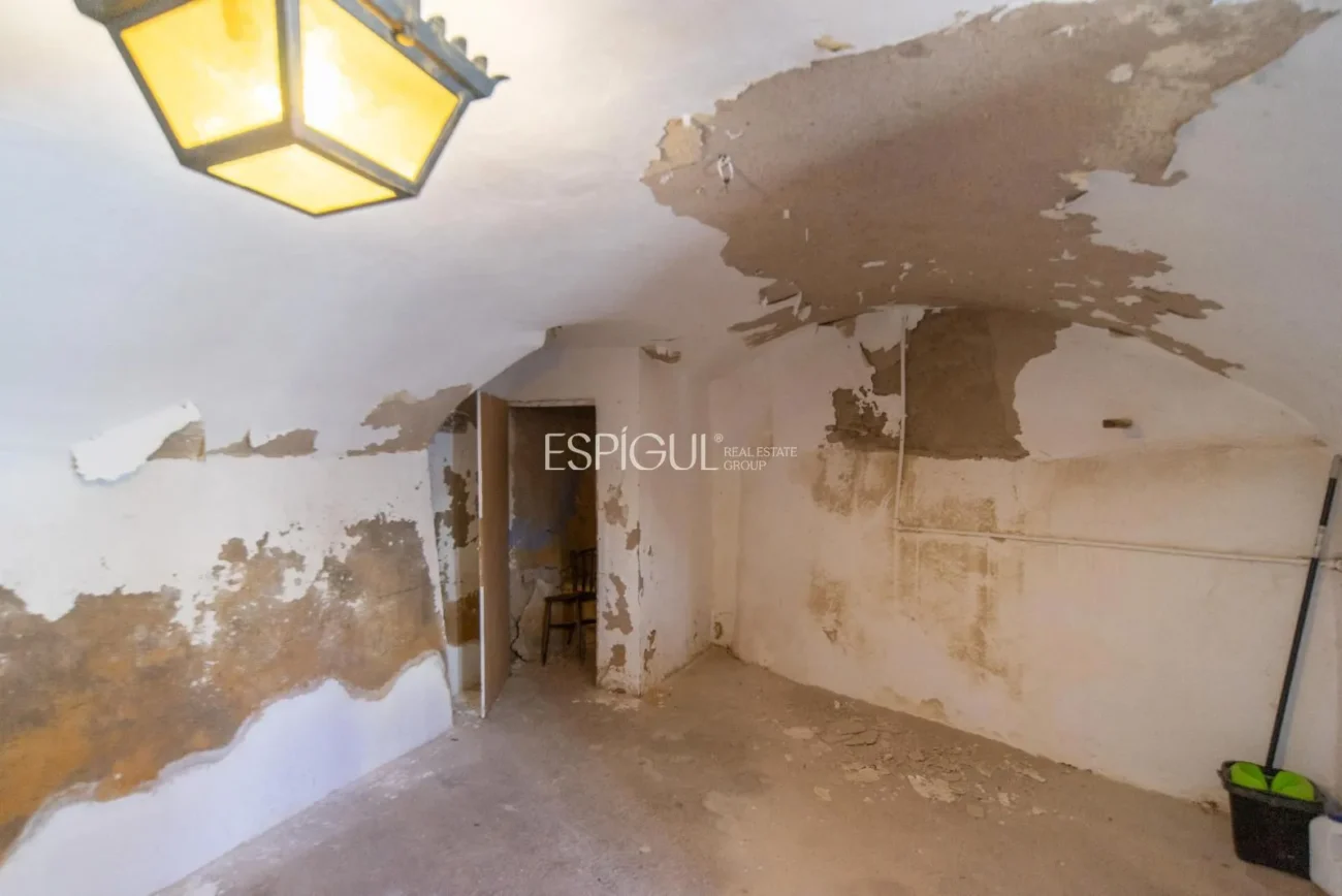 Encantadora casa de pueblo con jardín y garaje en el corazón de Gualta