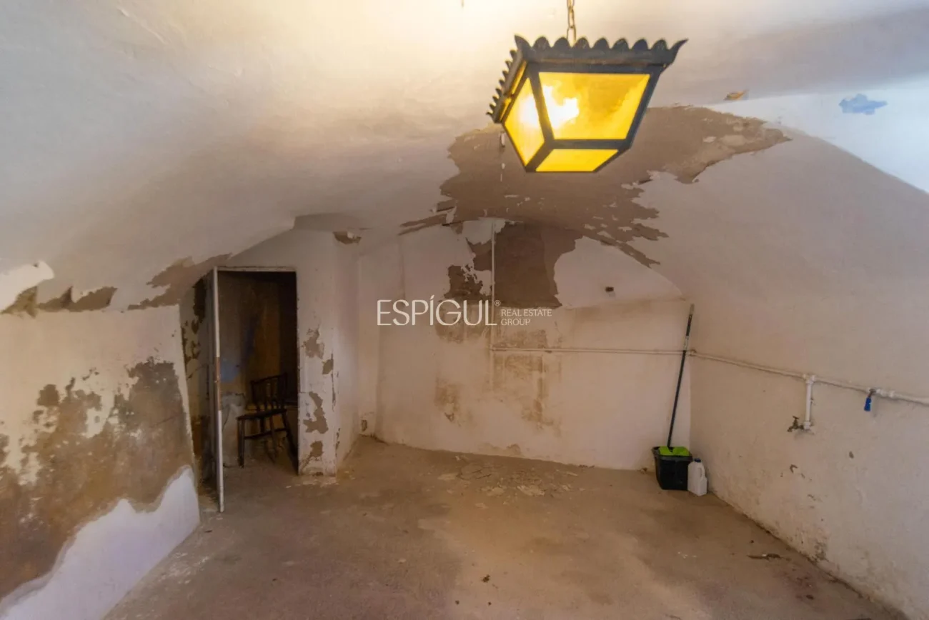 Encantadora casa de pueblo con jardín y garaje en el corazón de Gualta