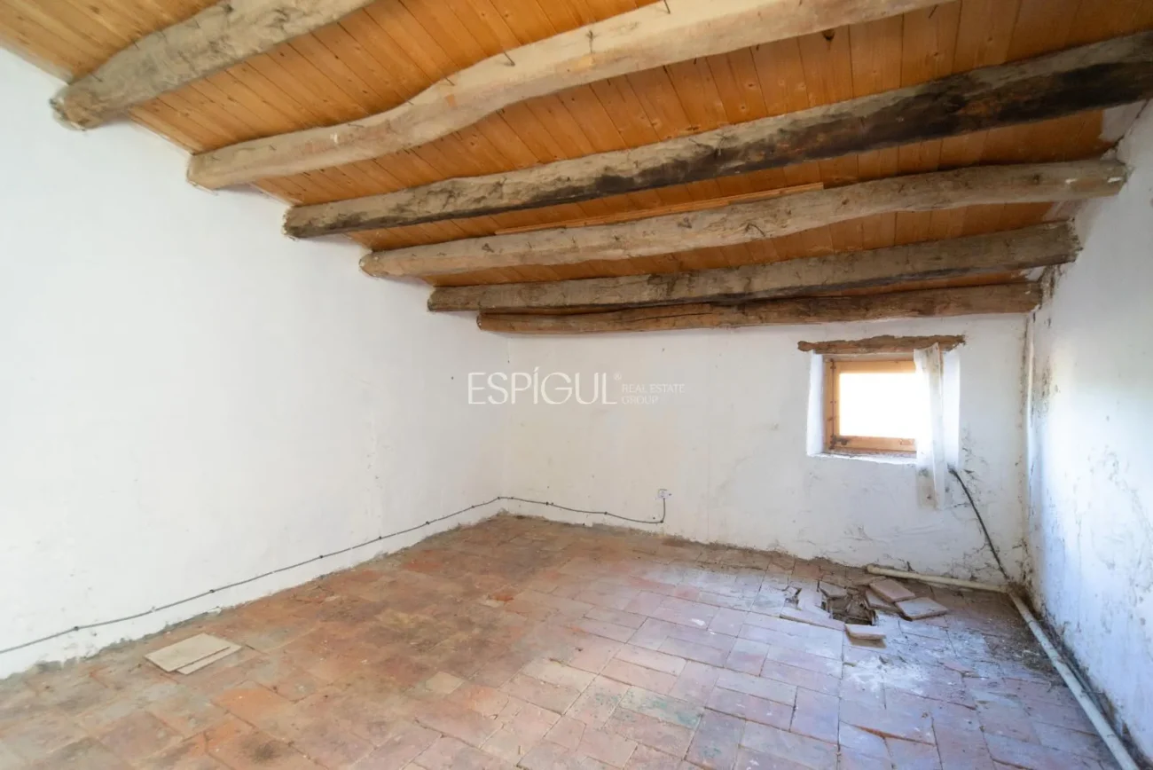 Encantadora casa de pueblo con jardín y garaje en el corazón de Gualta