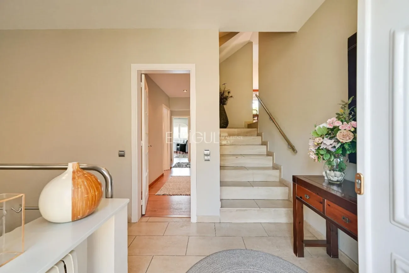 Espectacular casa con vistas al mar y la montaña en Alella Parc