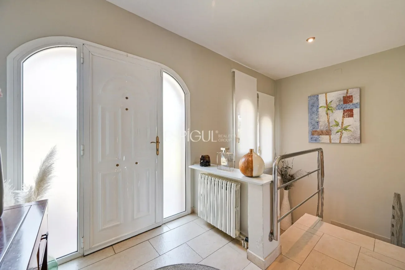 Espectacular casa con vistas al mar y la montaña en Alella Parc