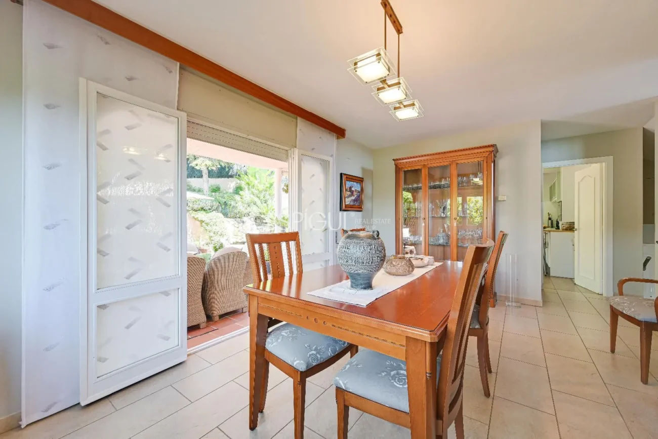 Espectacular casa con vistas al mar y la montaña en Alella Parc