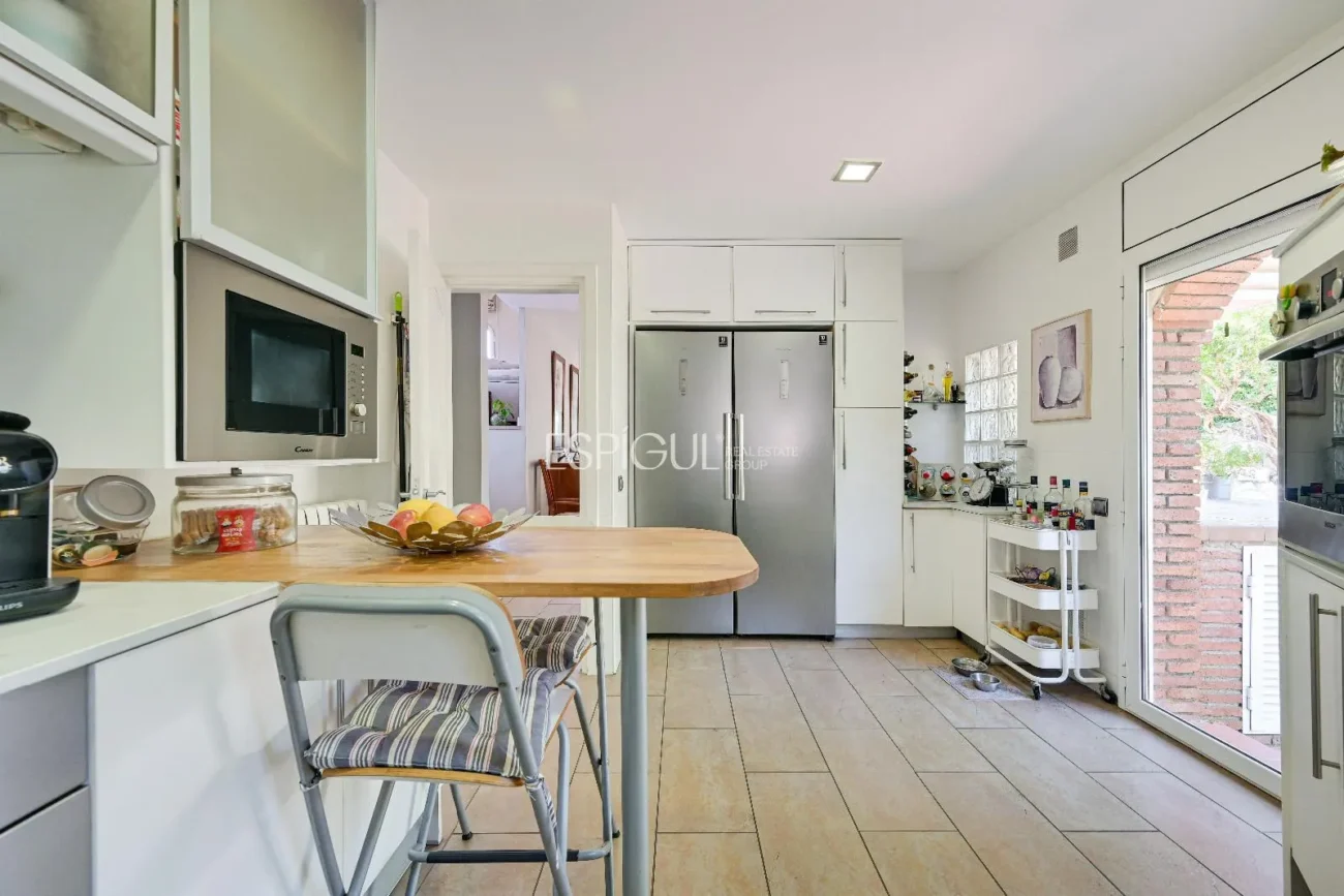 Espectacular casa con vistas al mar y la montaña en Alella Parc