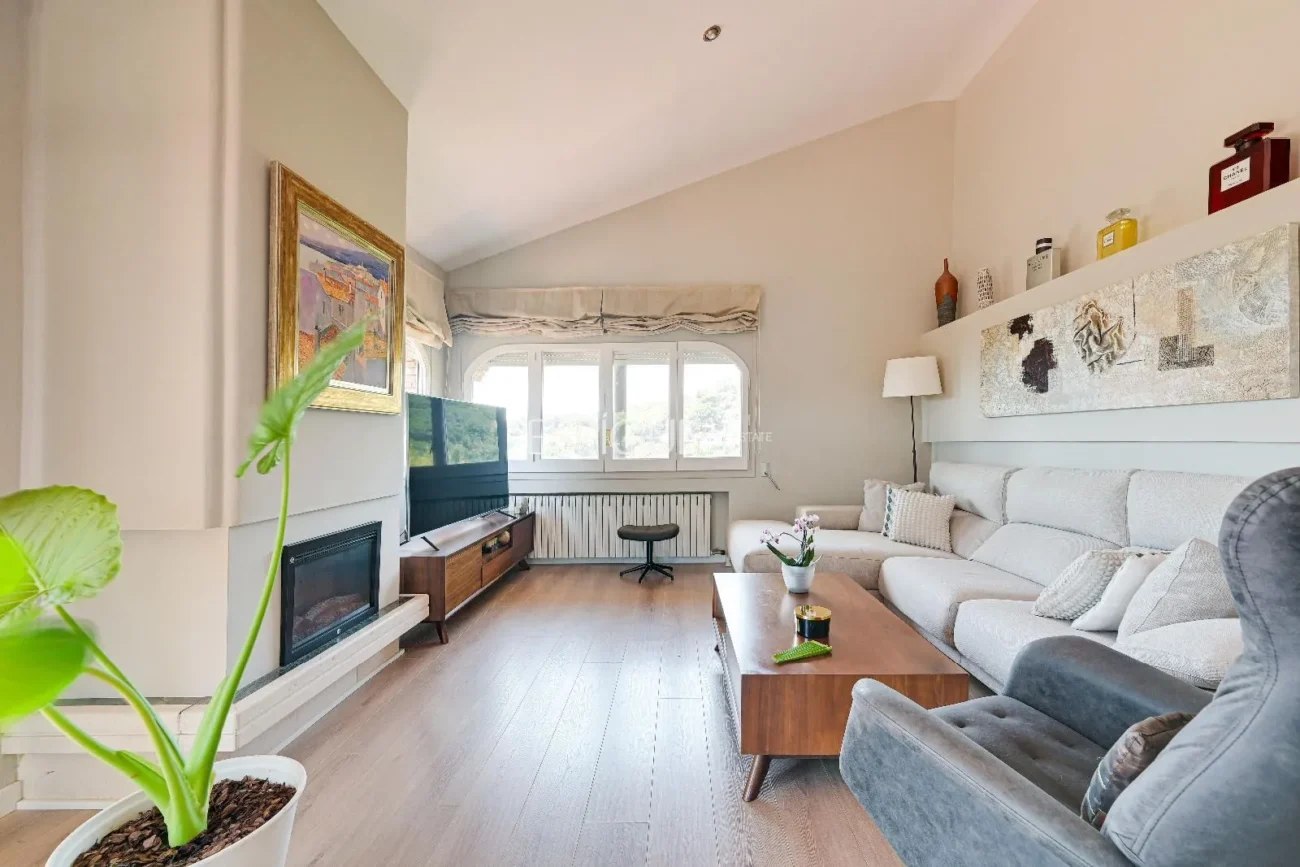 Espectacular casa con vistas al mar y la montaña en Alella Parc