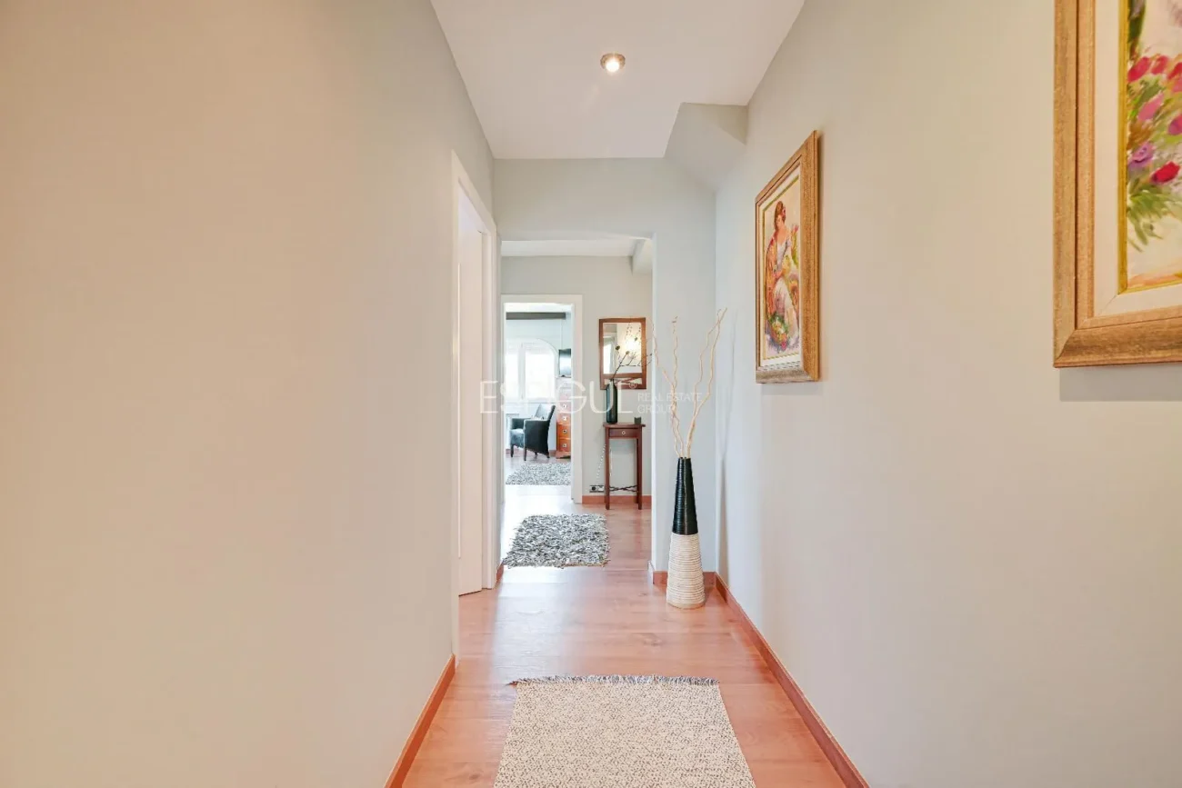 Espectacular casa con vistas al mar y la montaña en Alella Parc