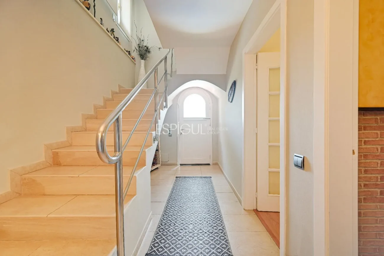 Espectacular casa con vistas al mar y la montaña en Alella Parc