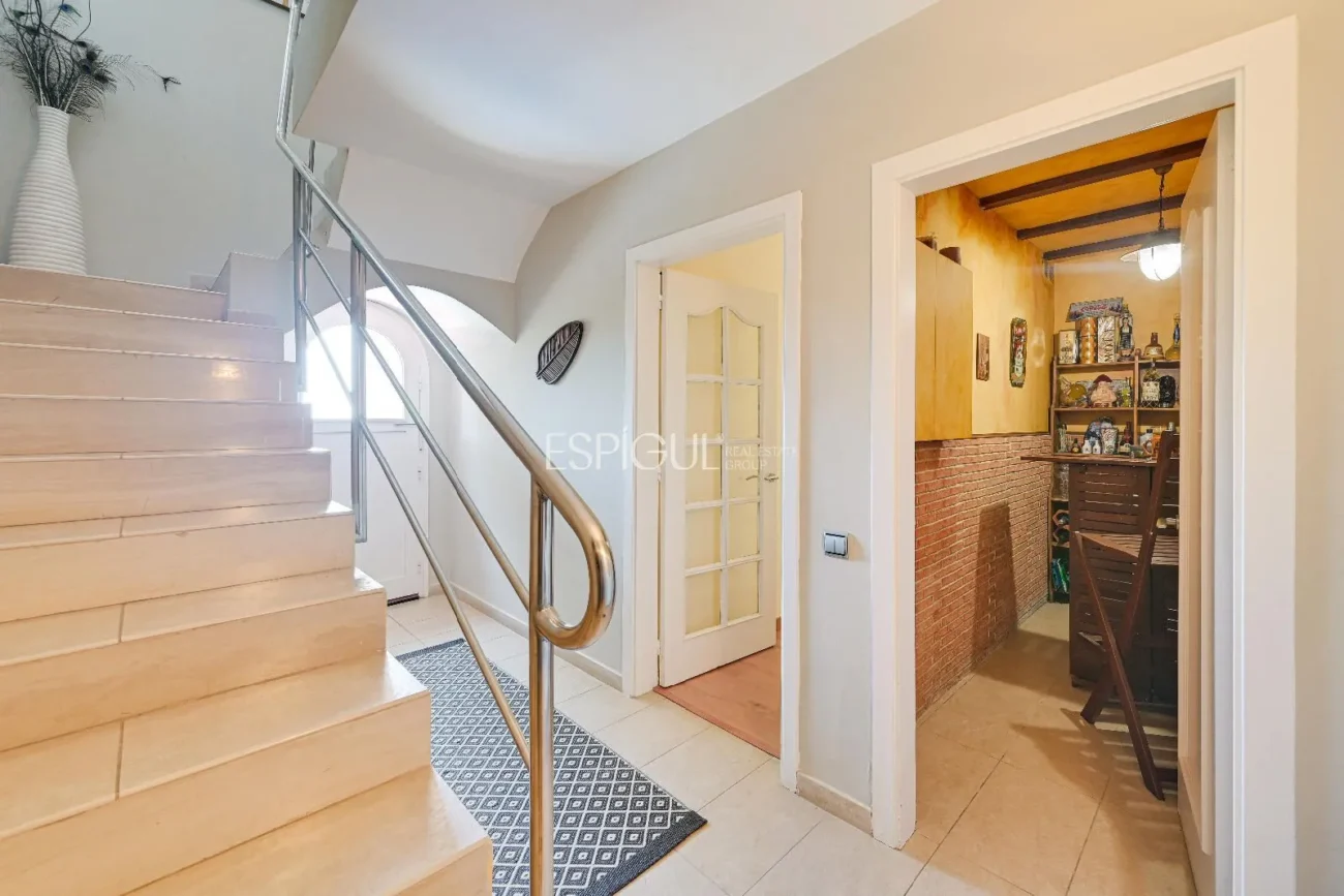 Espectacular casa con vistas al mar y la montaña en Alella Parc