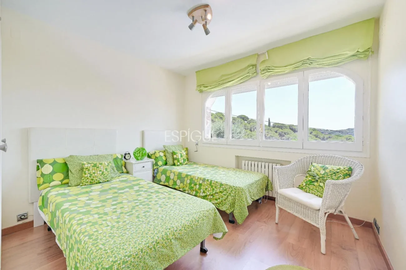 Espectacular casa con vistas al mar y la montaña en Alella Parc