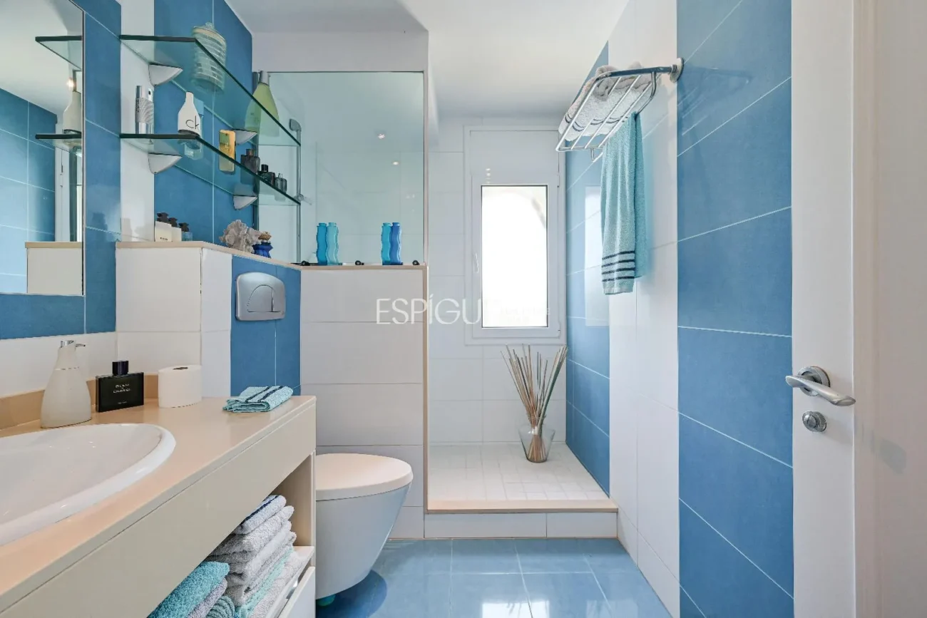 Espectacular casa con vistas al mar y la montaña en Alella Parc