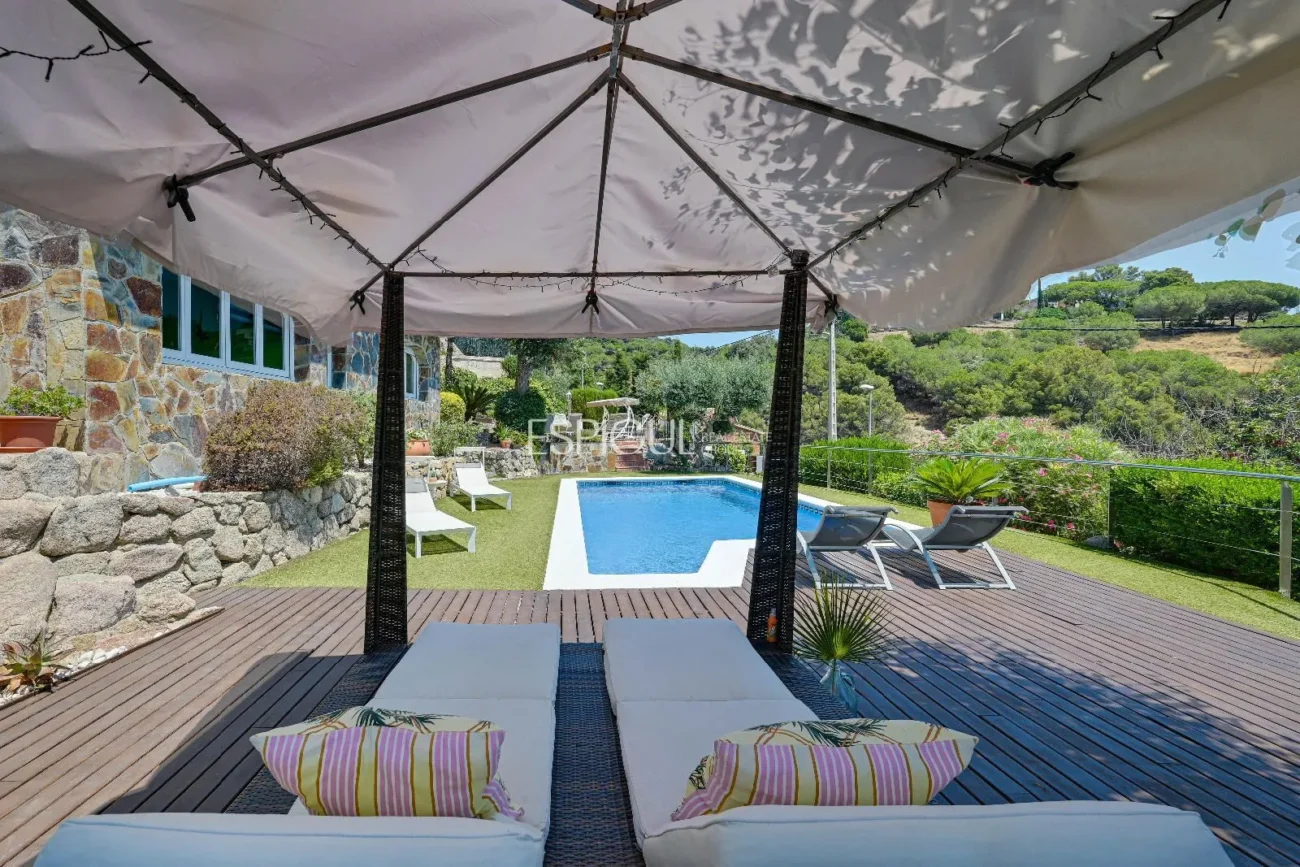 Espectacular casa con vistas al mar y la montaña en Alella Parc