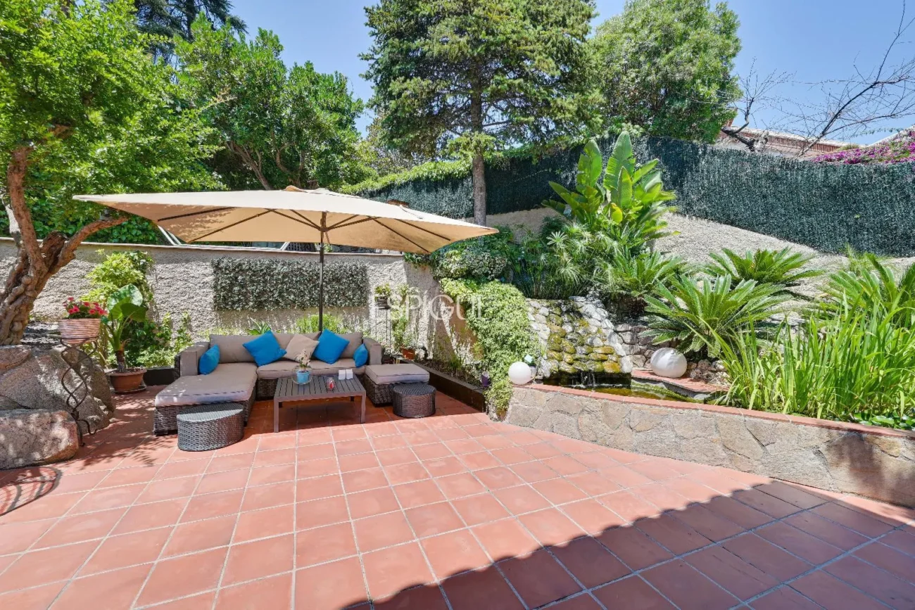 Spectaculaire maison avec vue sur la mer et la montagne à Alella Parc