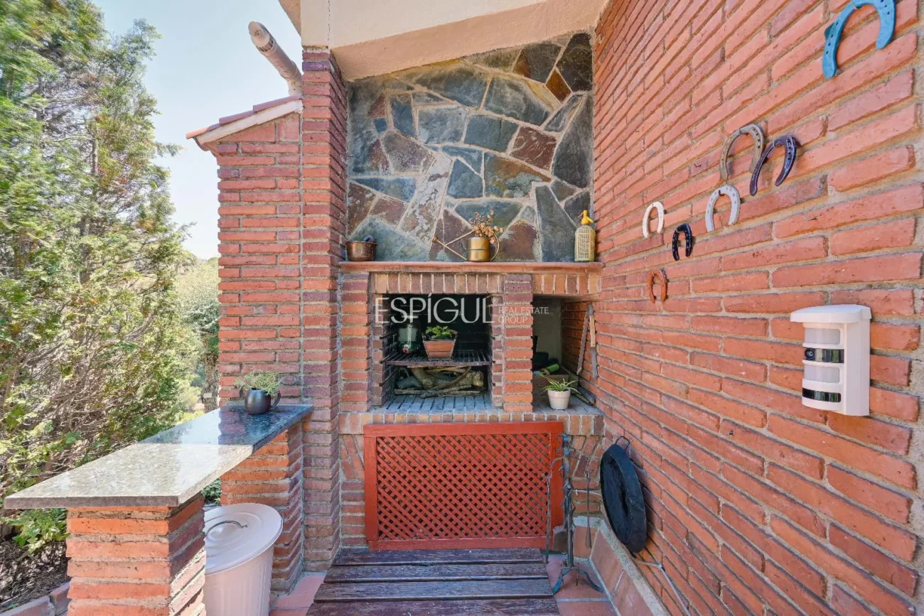 Espectacular casa con vistas al mar y la montaña en Alella Parc