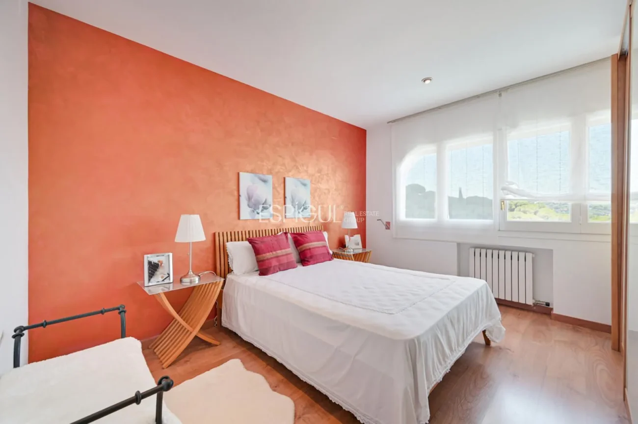 Espectacular casa con vistas al mar y la montaña en Alella Parc