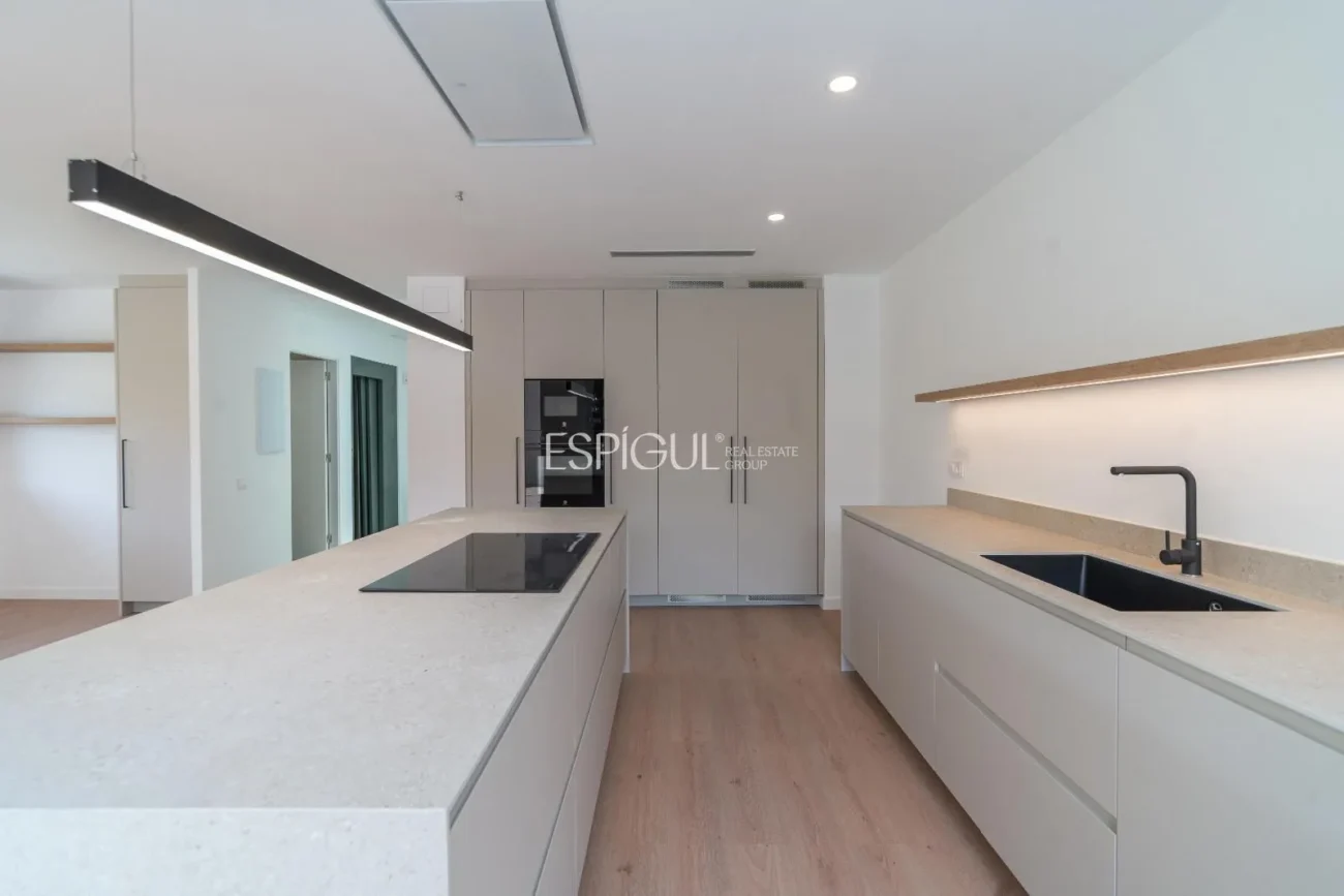 Espectacular casa en Alella, totalmente actualizada en 2025, con ascensor y piscina.