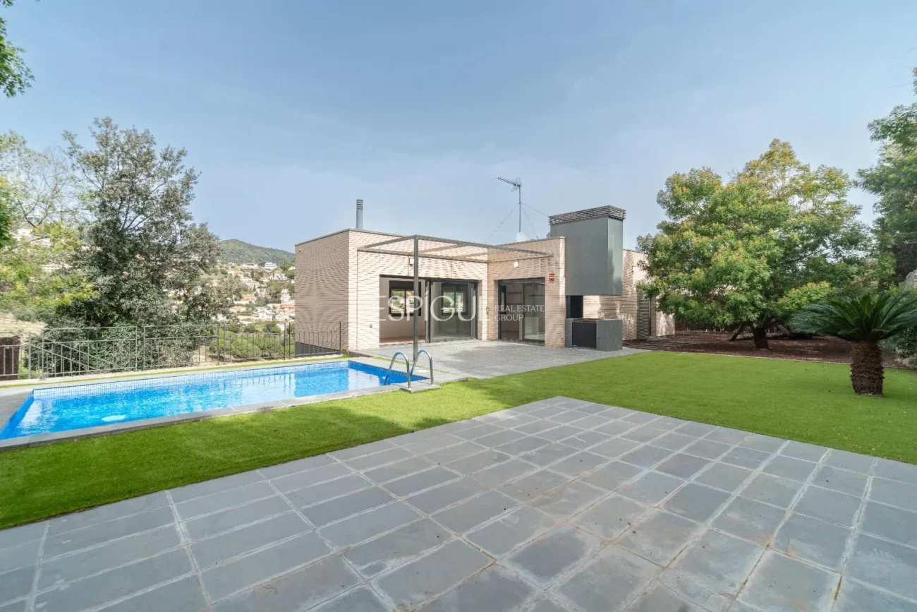 Espectacular casa en Alella, totalmente actualizada en 2025, con ascensor y piscina.