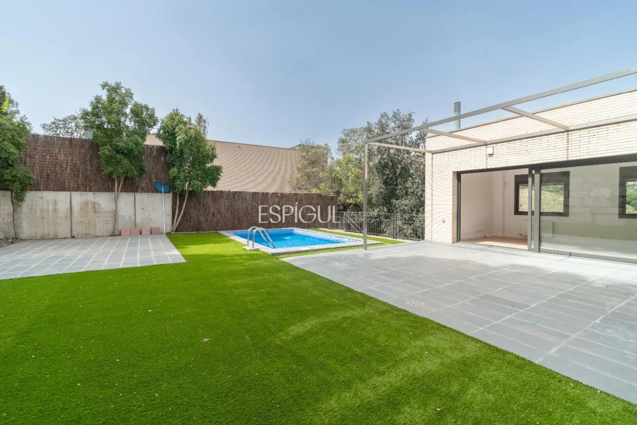 Espectacular casa en Alella, totalmente actualizada en 2025, con ascensor y piscina.