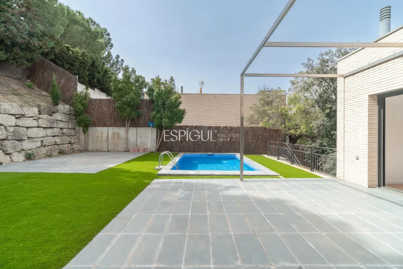 Espectacular casa en Alella, totalmente actualizada en 2025, con ascensor y piscina.