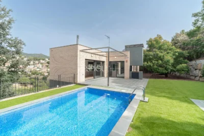 Espectacular casa en Alella, totalmente actualizada en 2025, con ascensor y piscina.