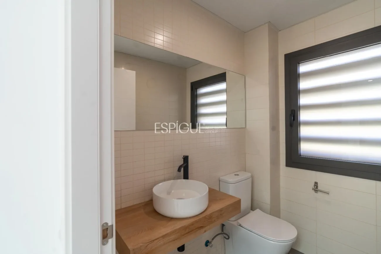 Espectacular casa en Alella, totalmente actualizada en 2025, con ascensor y piscina.