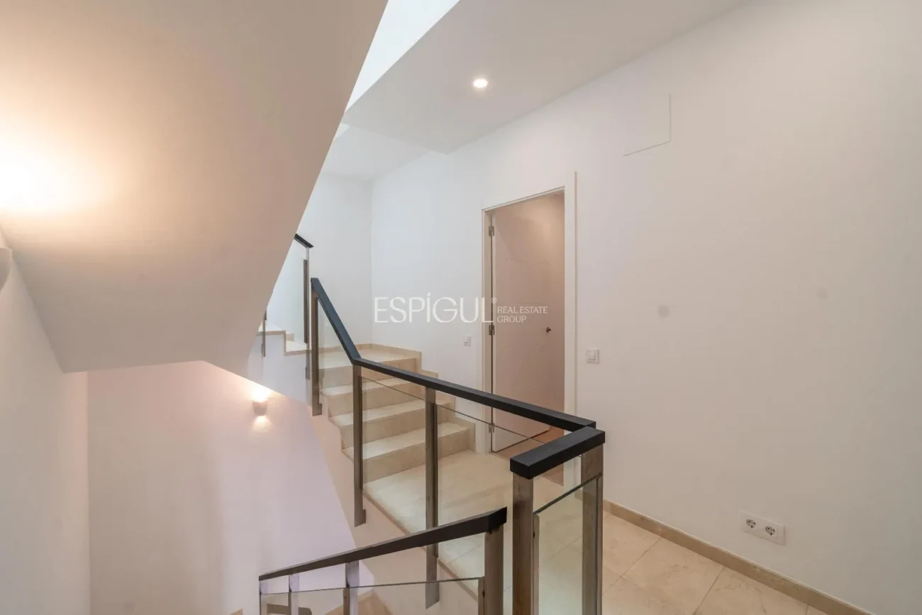 Espectacular casa en Alella, totalmente actualizada en 2025, con ascensor y piscina.