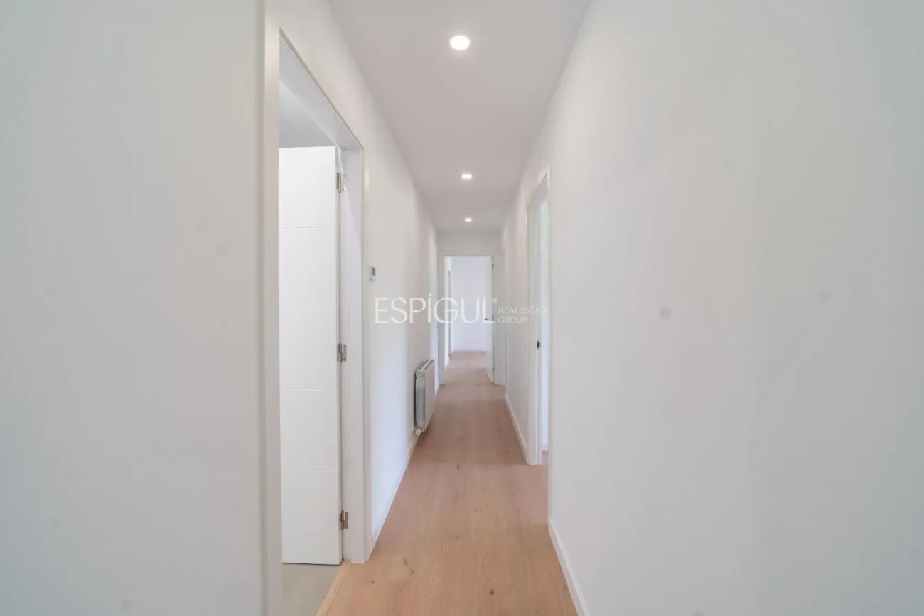 Espectacular casa en Alella, totalmente actualizada en 2025, con ascensor y piscina.