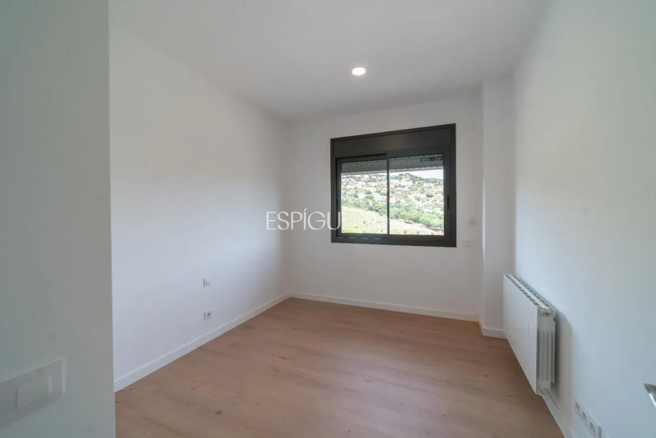 Espectacular casa en Alella, totalmente actualizada en 2025, con ascensor y piscina.