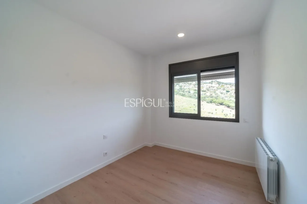 Espectacular casa en Alella, totalmente actualizada en 2025, con ascensor y piscina.