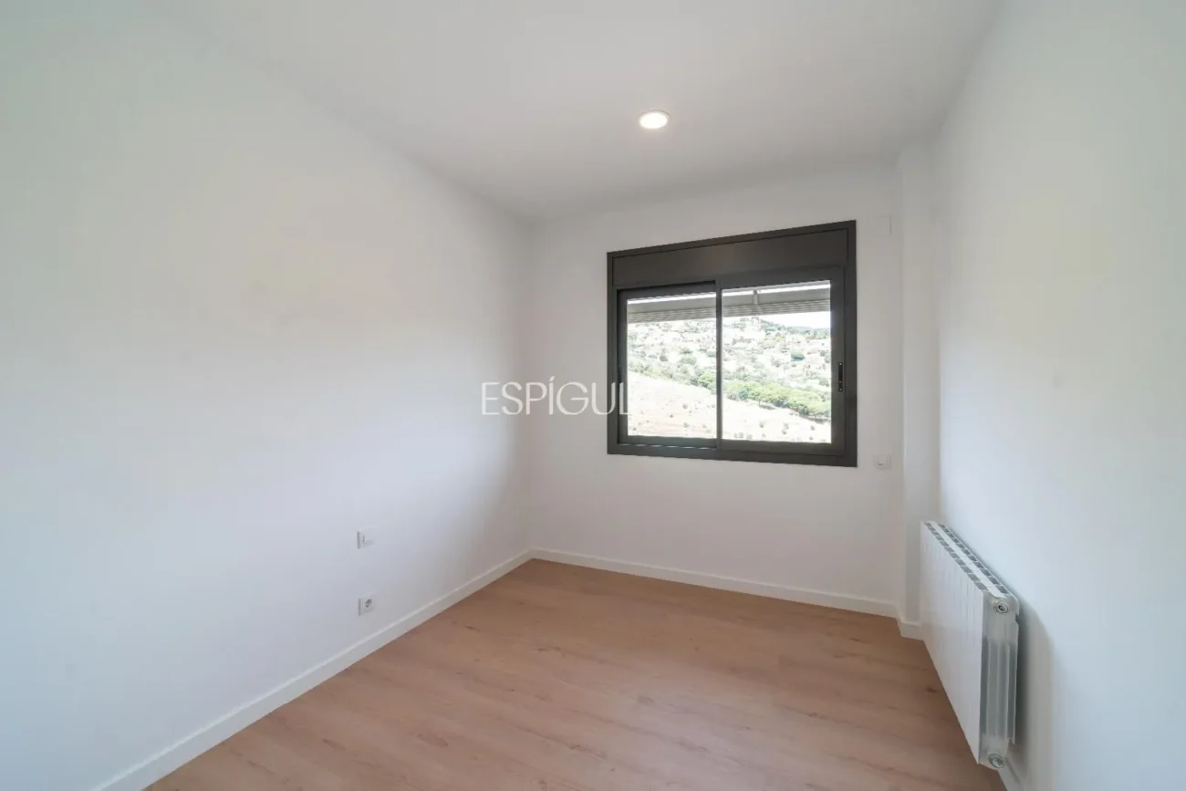 Espectacular casa en Alella, totalmente actualizada en 2025, con ascensor y piscina.