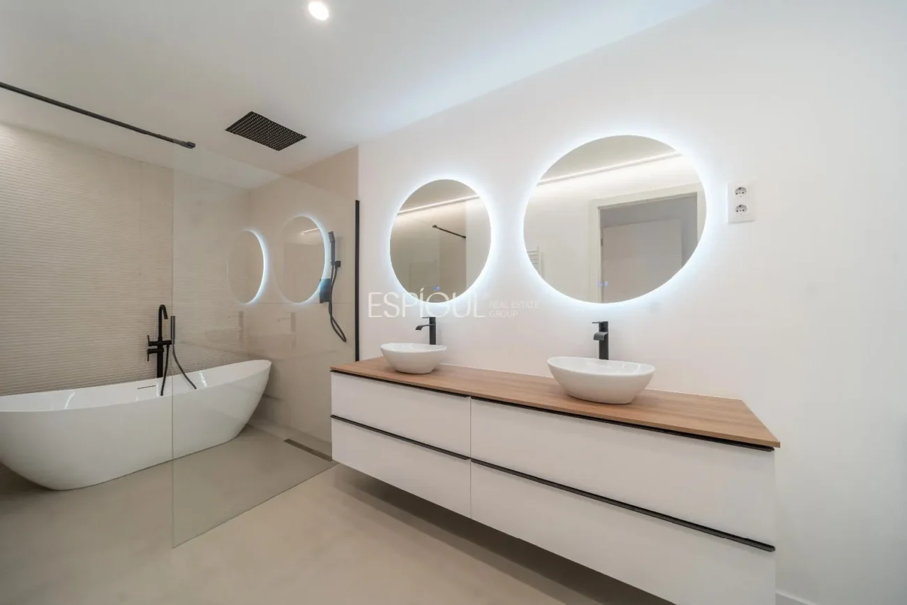 Espectacular casa en Alella, totalmente actualizada en 2025, con ascensor y piscina.