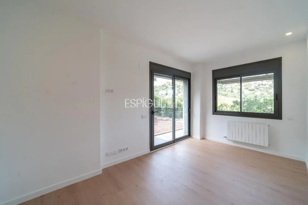 Espectacular casa en Alella, totalmente actualizada en 2025, con ascensor y piscina.