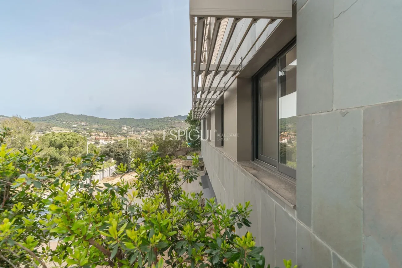 Espectacular casa en Alella, totalmente actualizada en 2025, con ascensor y piscina.