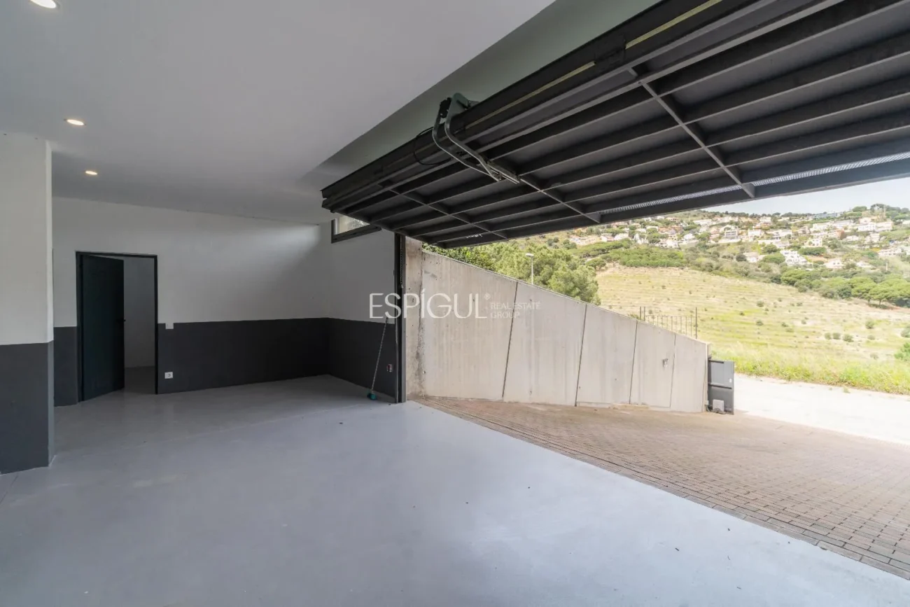 Espectacular casa en Alella, totalmente actualizada en 2025, con ascensor y piscina.