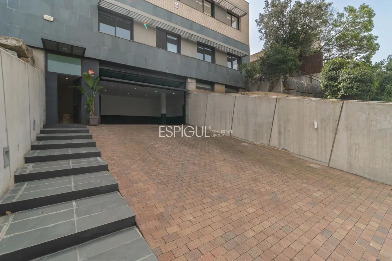 Espectacular casa en Alella, totalmente actualizada en 2025, con ascensor y piscina.