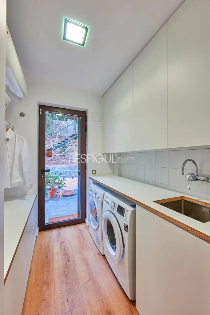 Spektakuläres Haus auf einem großen Grundstück mit Garten und Pool