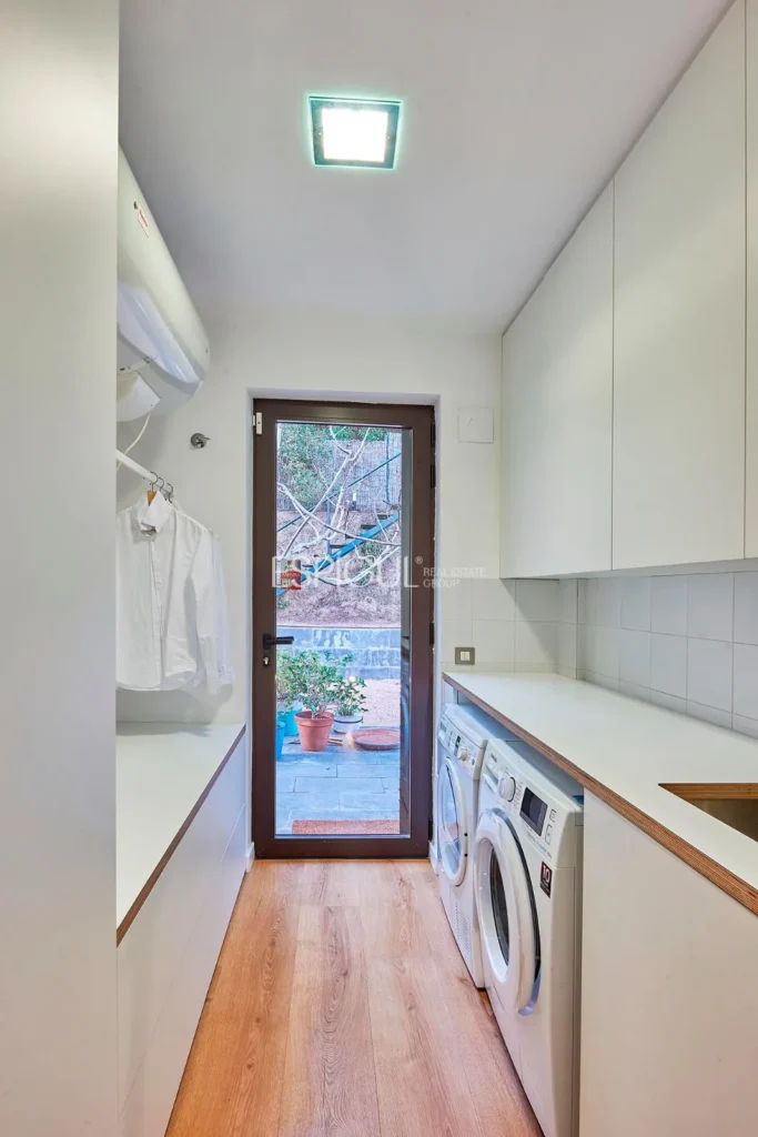 Spektakuläres Haus auf einem großen Grundstück mit Garten und Pool