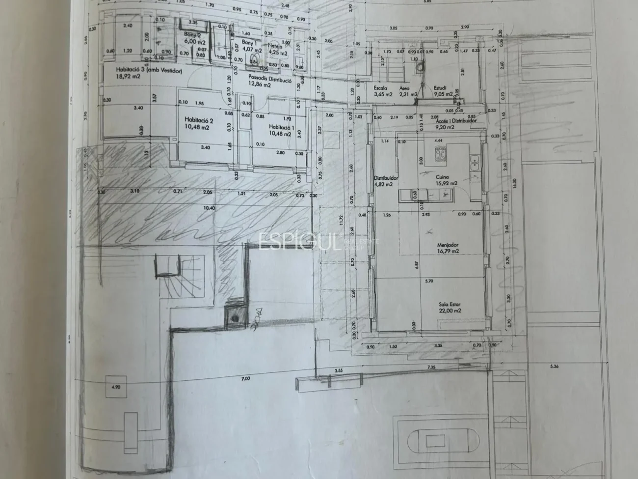 Spektakuläres Haus auf einem großen Grundstück mit Garten und Pool