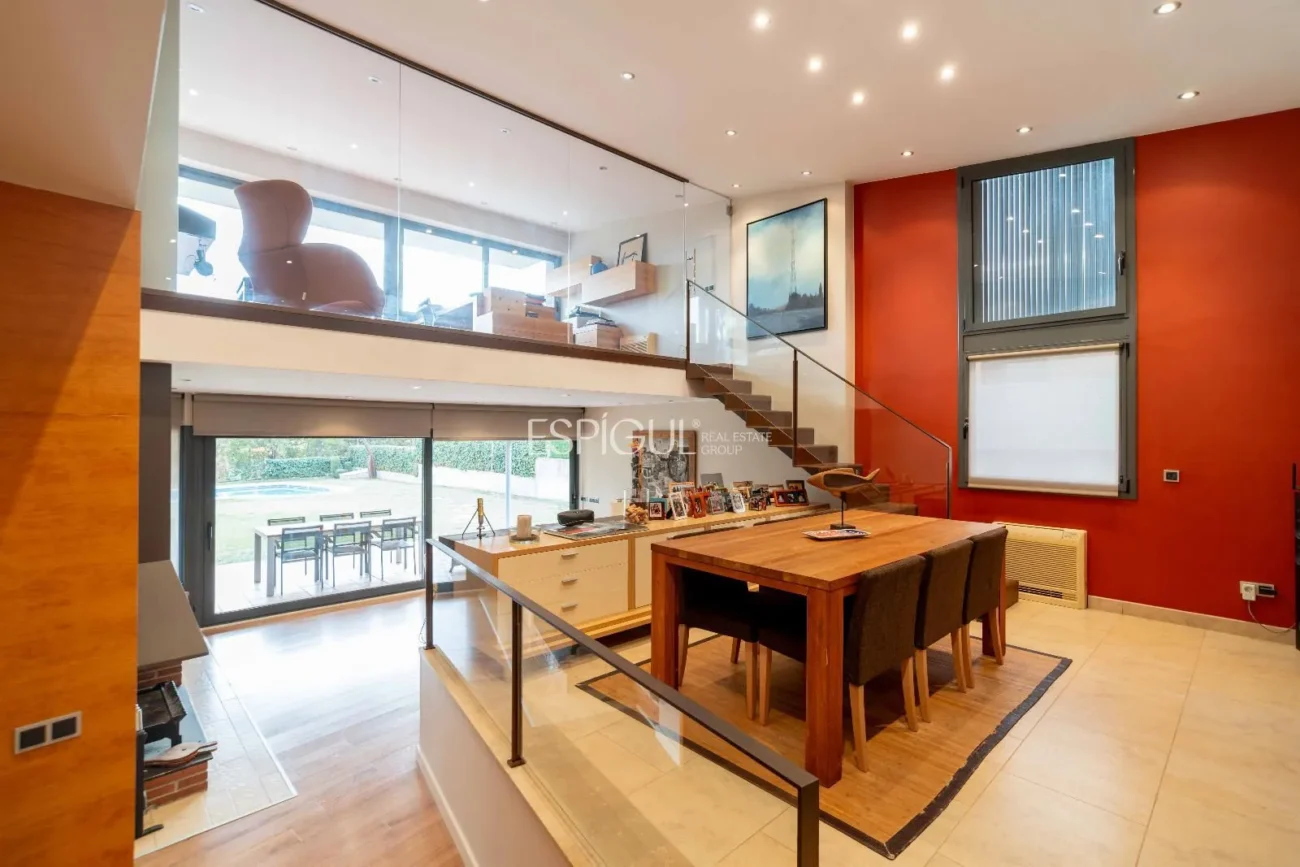 Espléndida casa en Llambillas