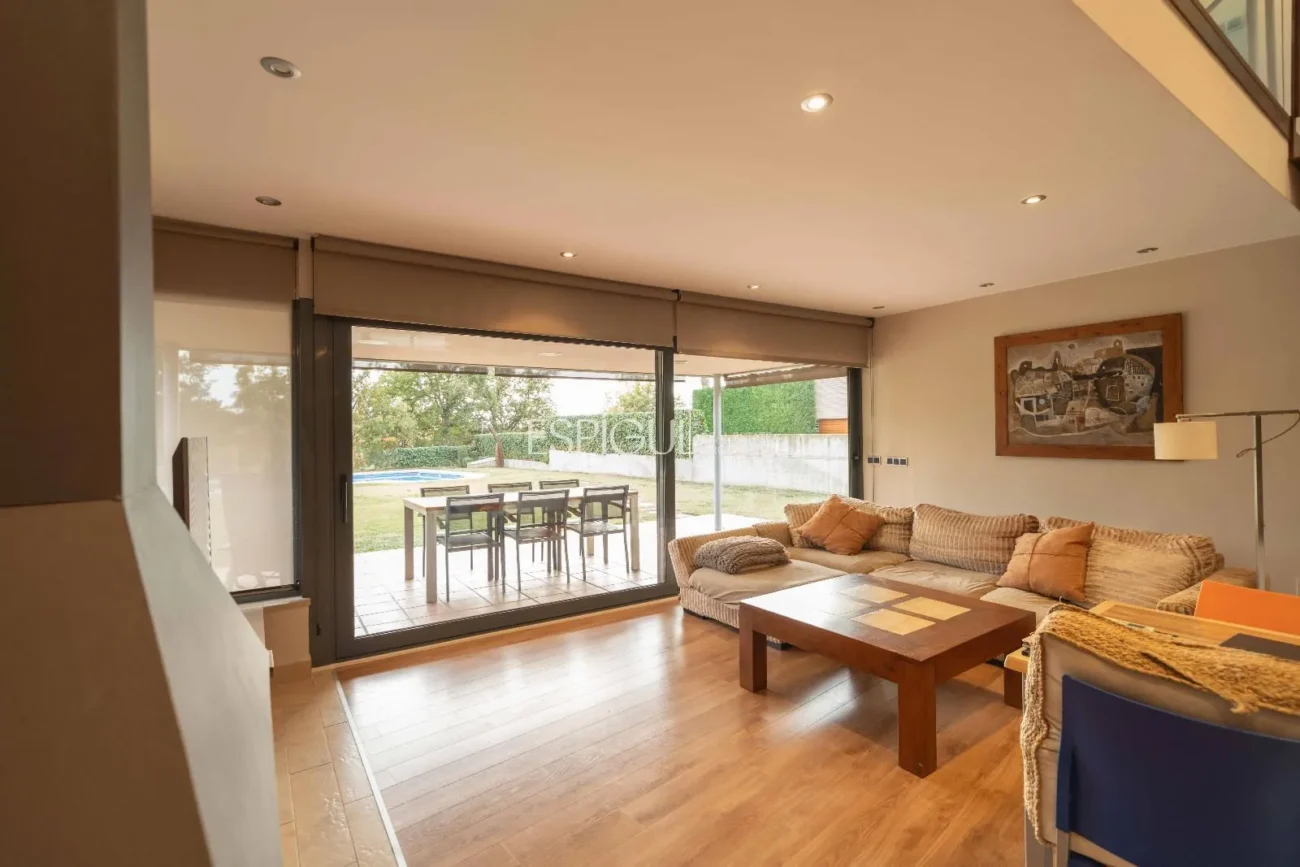 Espléndida casa en Llambillas