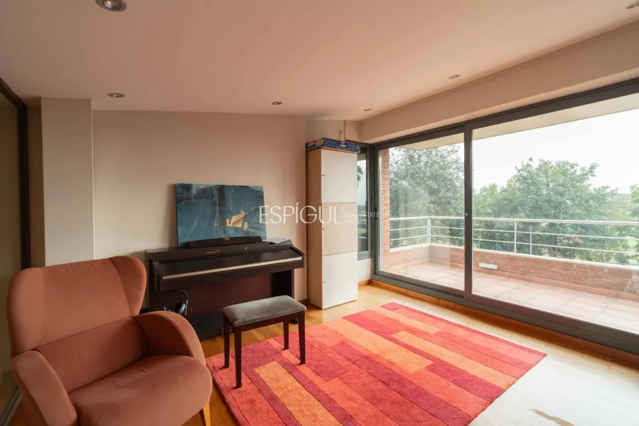 Espléndida casa en Llambillas