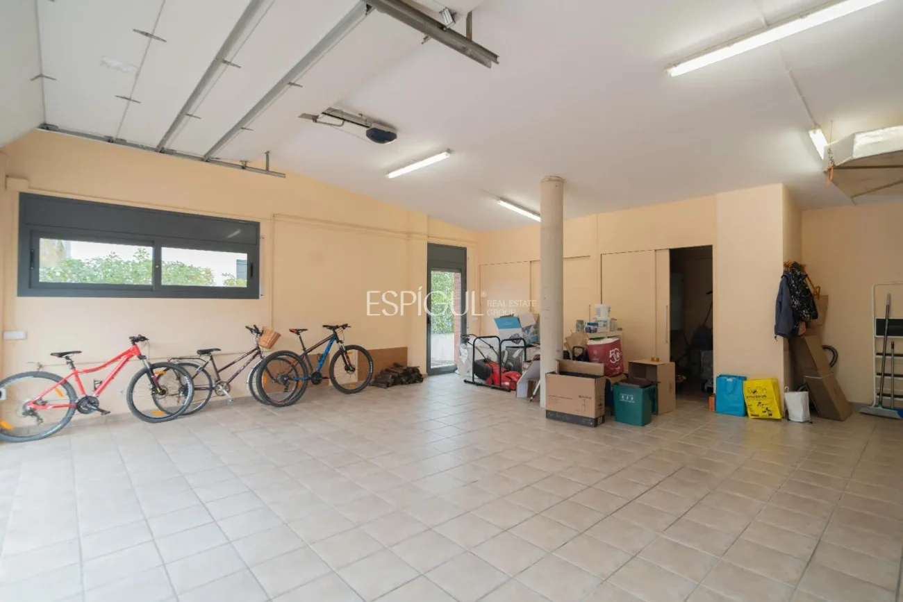 Espléndida casa en Llambillas