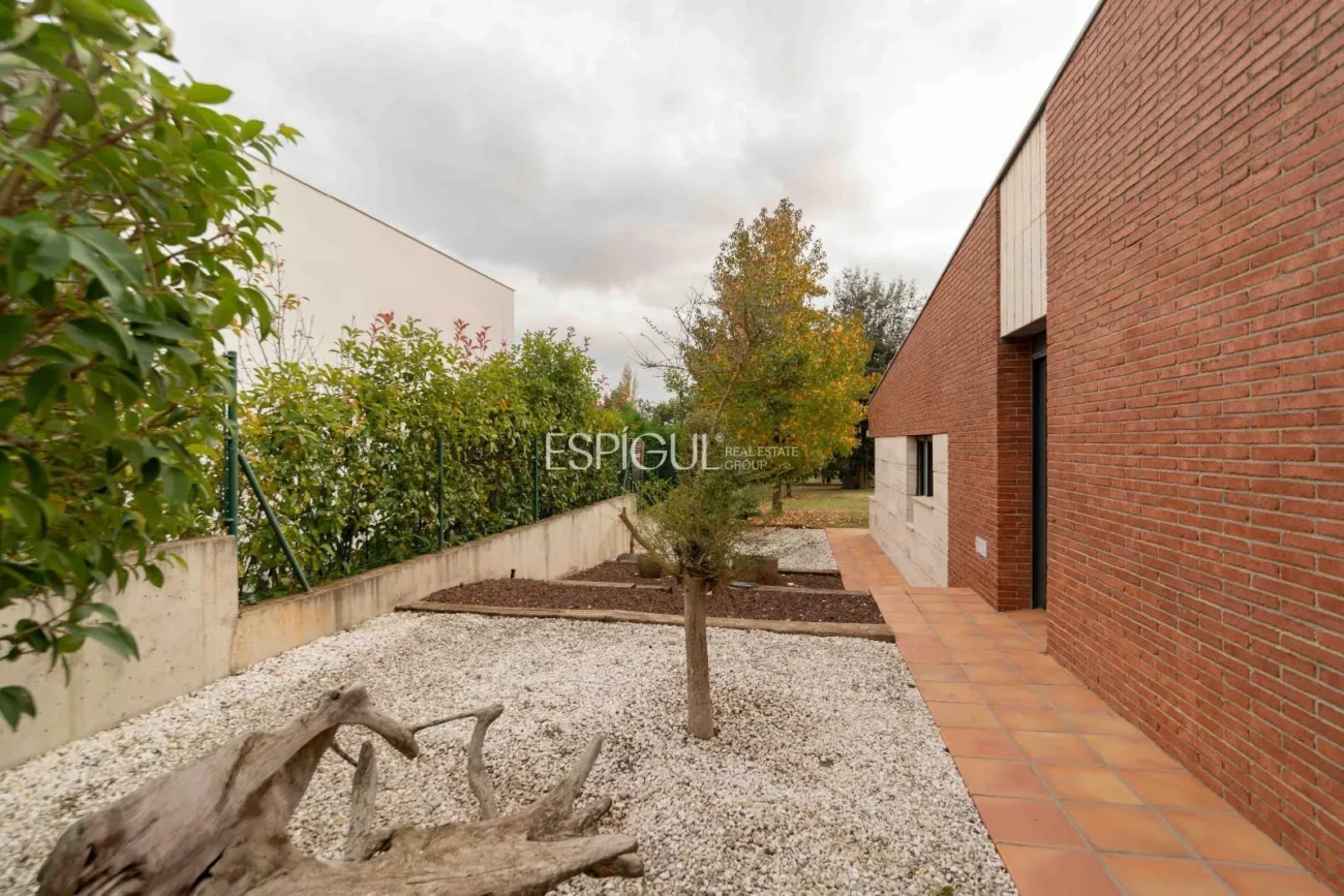 Espléndida casa en Llambillas