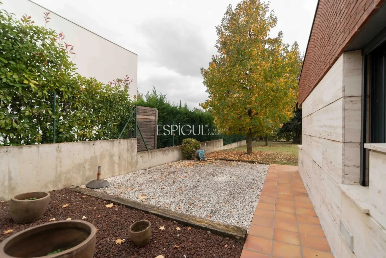 Espléndida casa en Llambillas