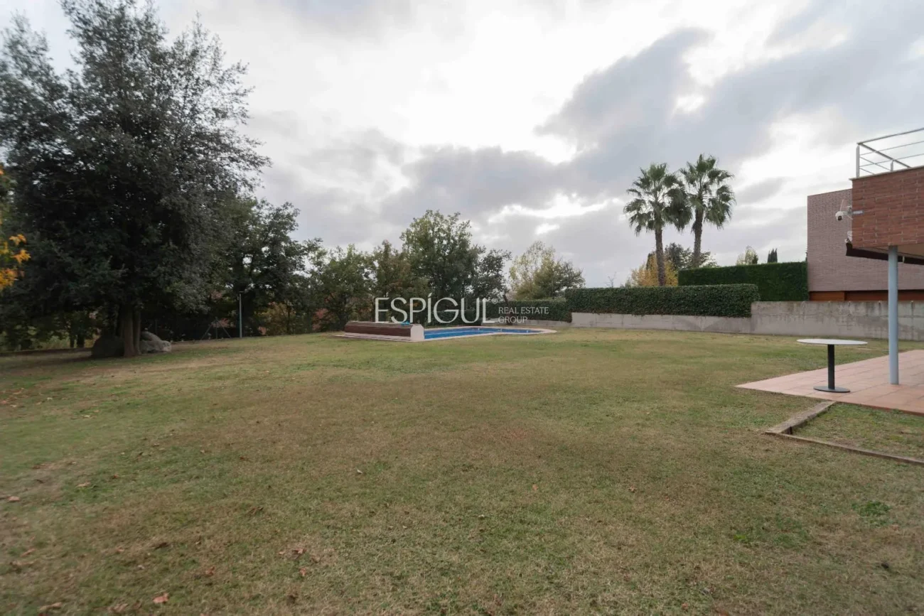 Espléndida casa en Llambillas