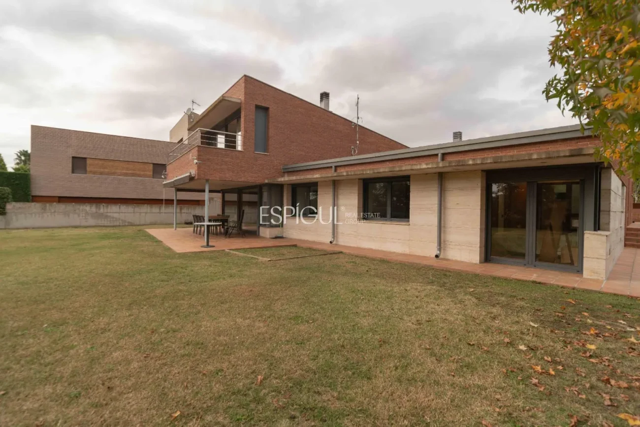 Espléndida casa en Llambillas