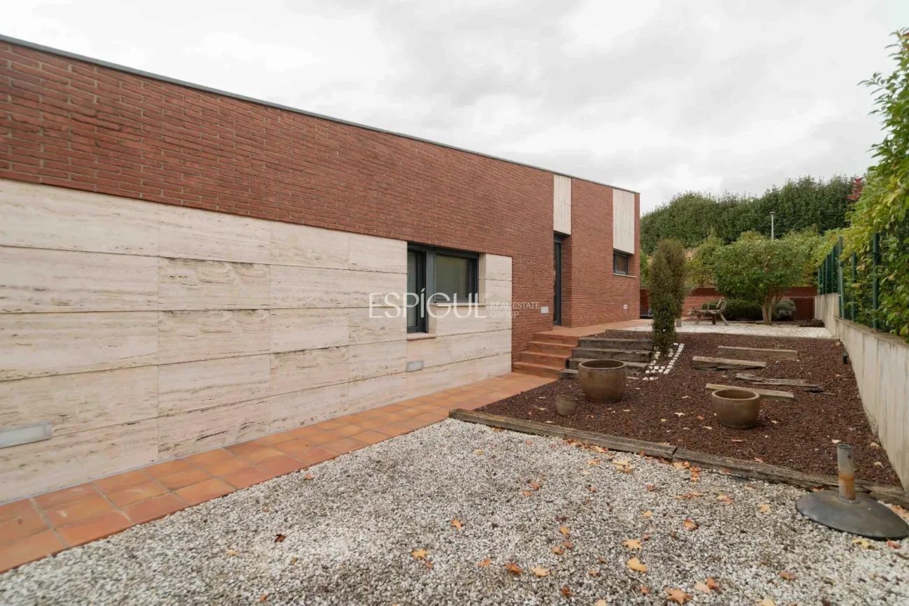 Espléndida casa en Llambillas