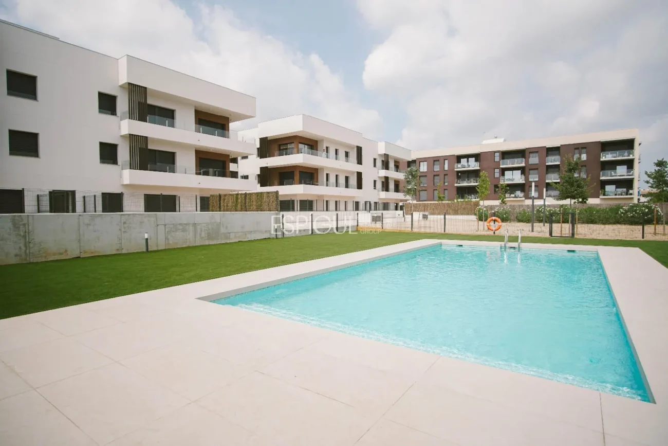 Estrena planta baja con gran jardín – Terrazas de Vilablareix