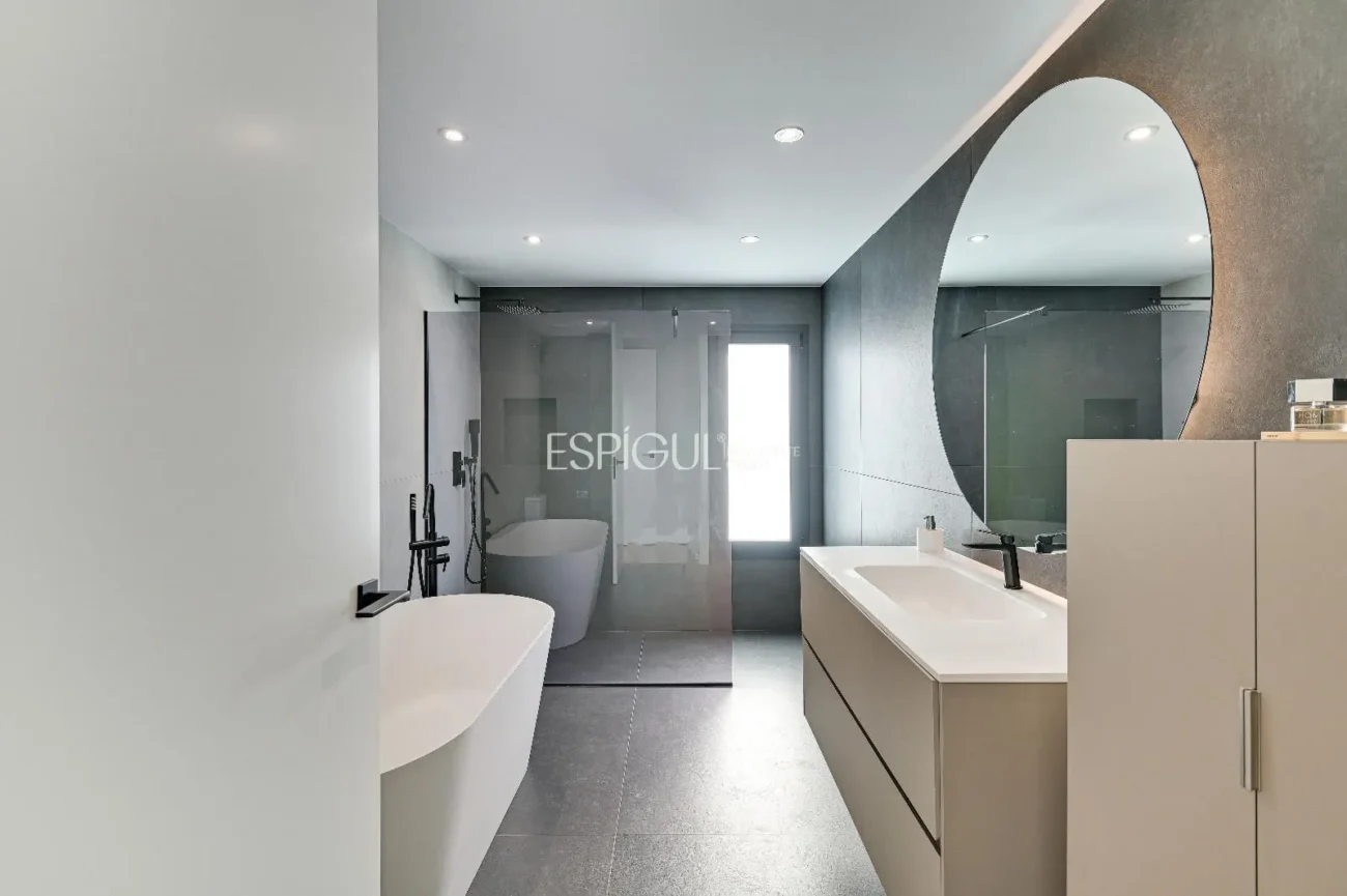 Exclusiva casa con vistas al mar y piscina privada en Santa Susanna